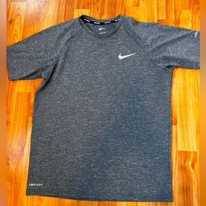 Men’s Nike  dry fit top size small